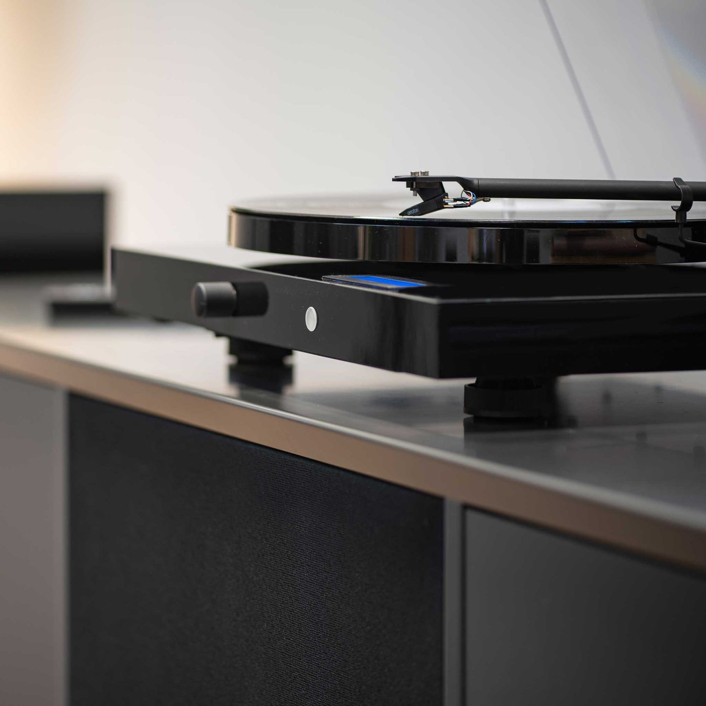 Pro-Ject Juke Box E1 Room Setting
