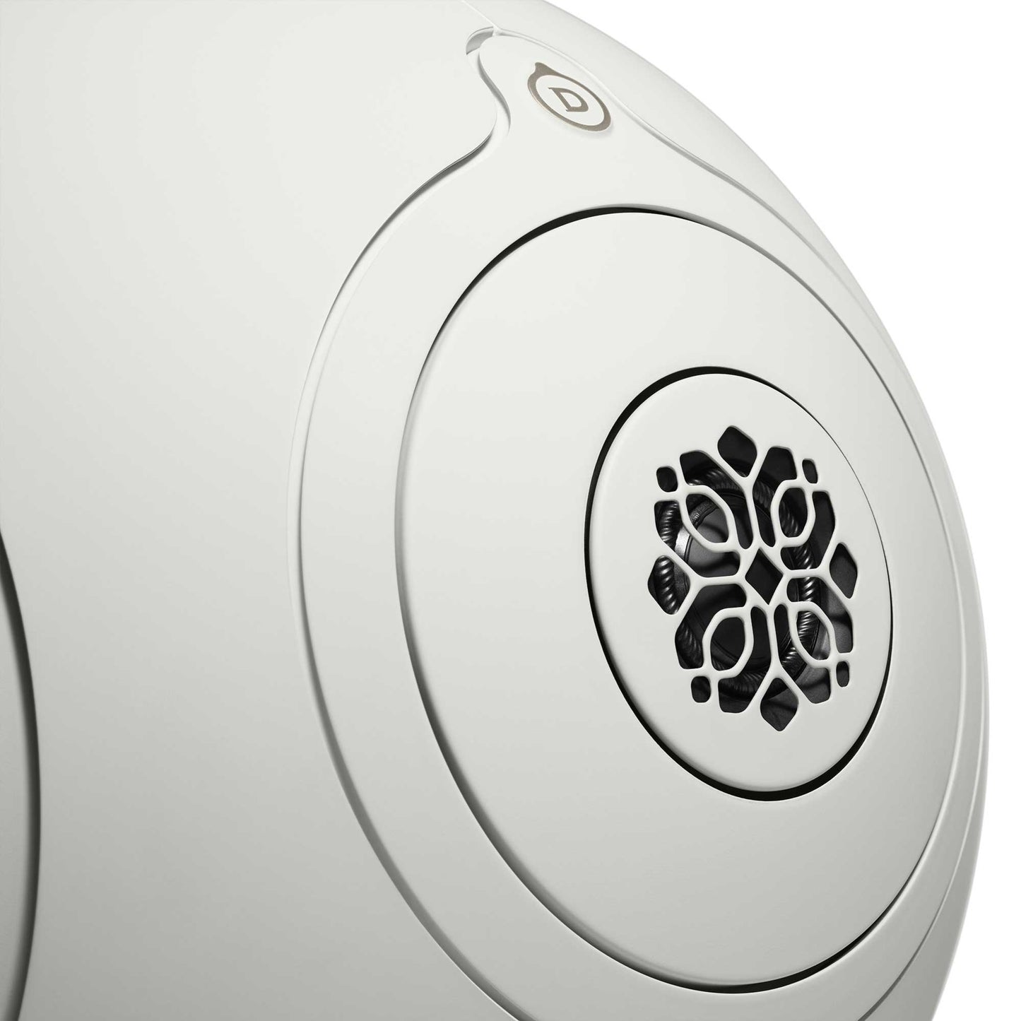 Devialet Phantom Ultimate 108 dB Light Pearl Front Detail