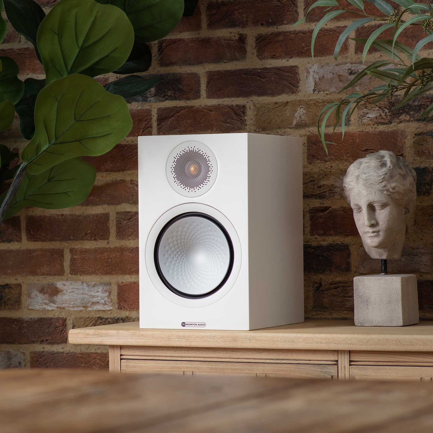 Monitor Audio Silver 100 7G Satin White Shelf