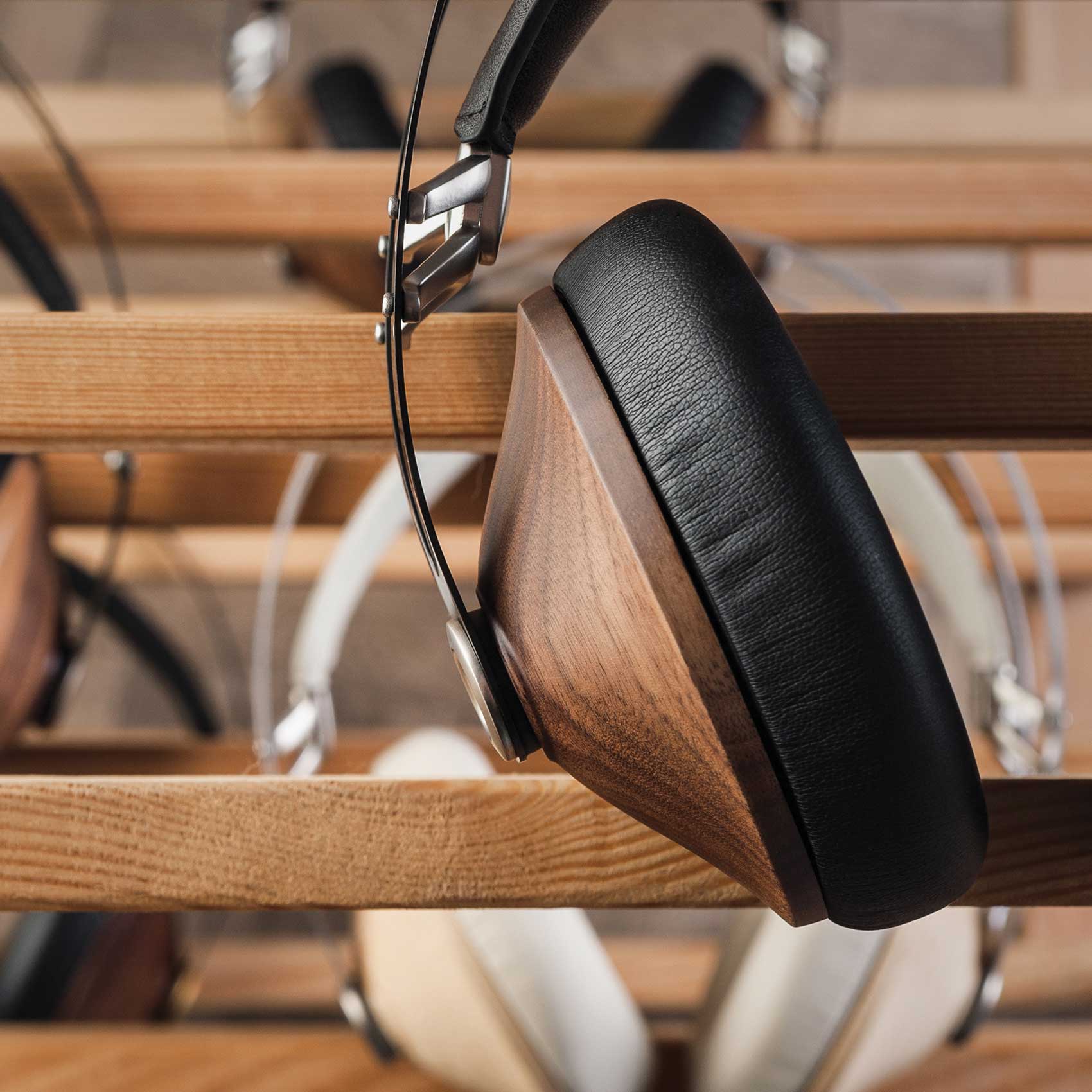 Meze 99 Classics Walnut Silver Detail