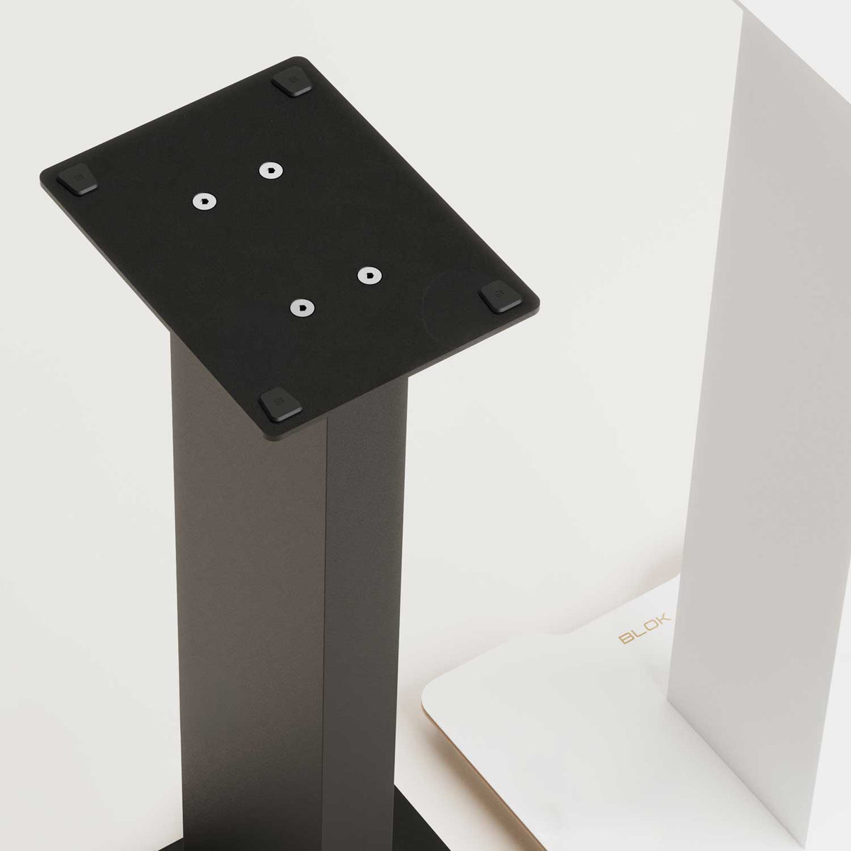 Blok Axis 500 Extruded Mass-Fillable Metal Pole