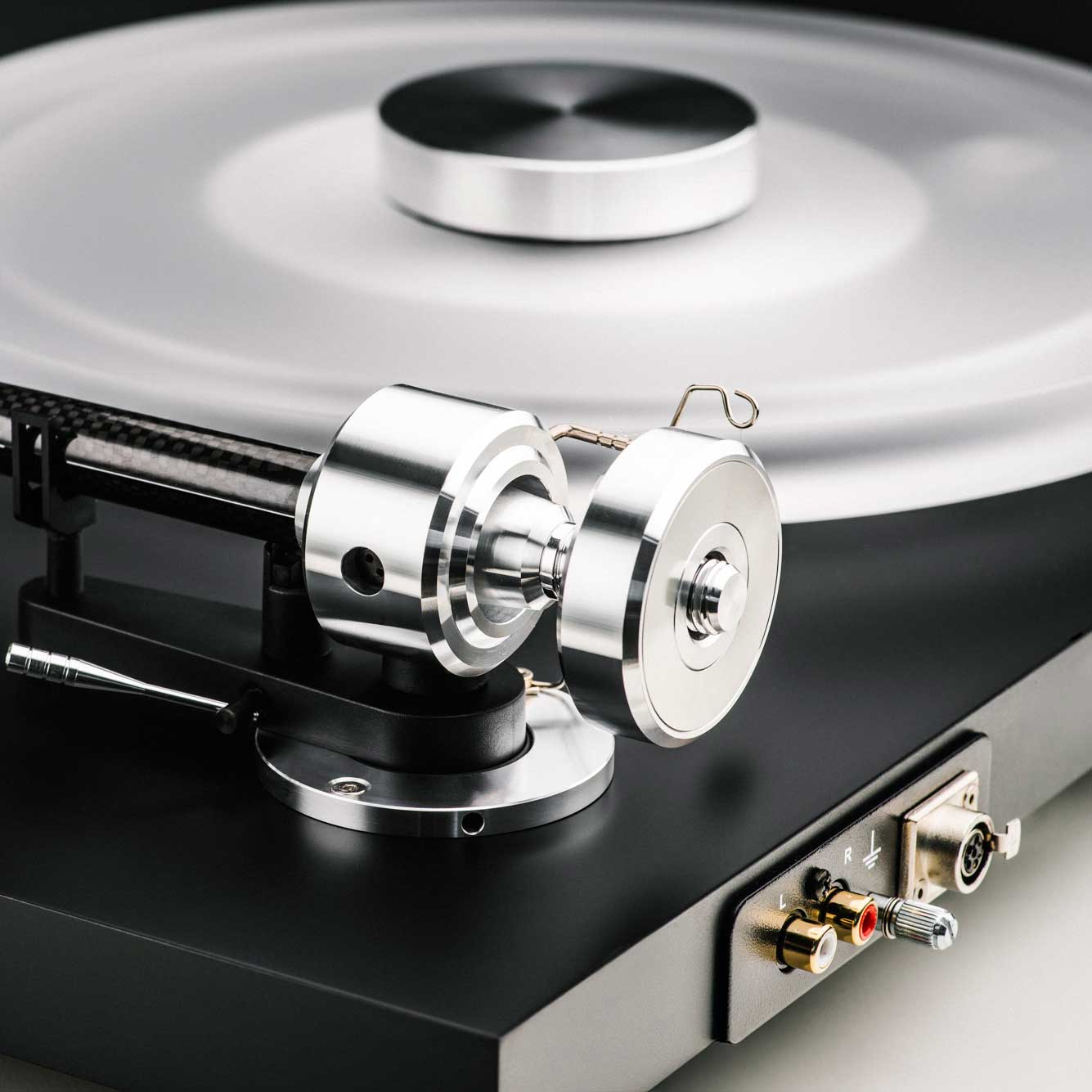Pro-Ject Debut Reference 10 Audiophile Turntable Rear Connections
