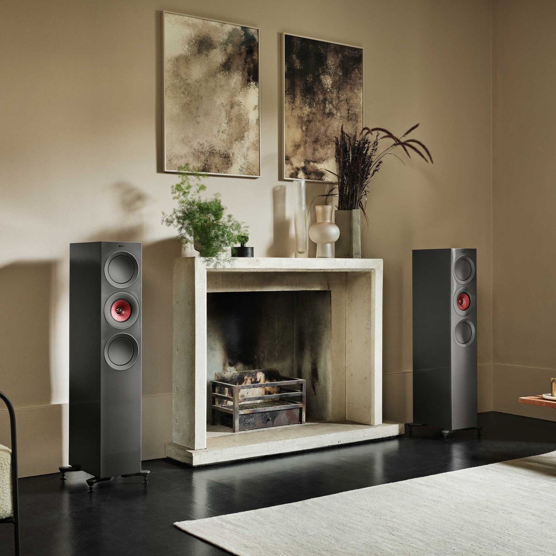 KEF R7 Meta Titanium Gloss Room Setting