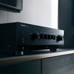 Yamaha R-N1000A Black Detail