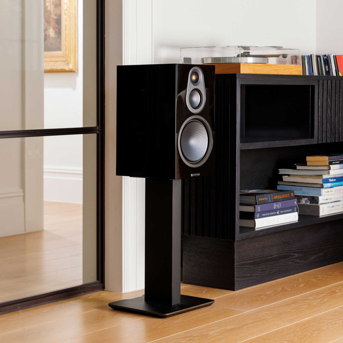 Monitor Audio Silver 100 8G High Gloss Black On Blok Axis Stand